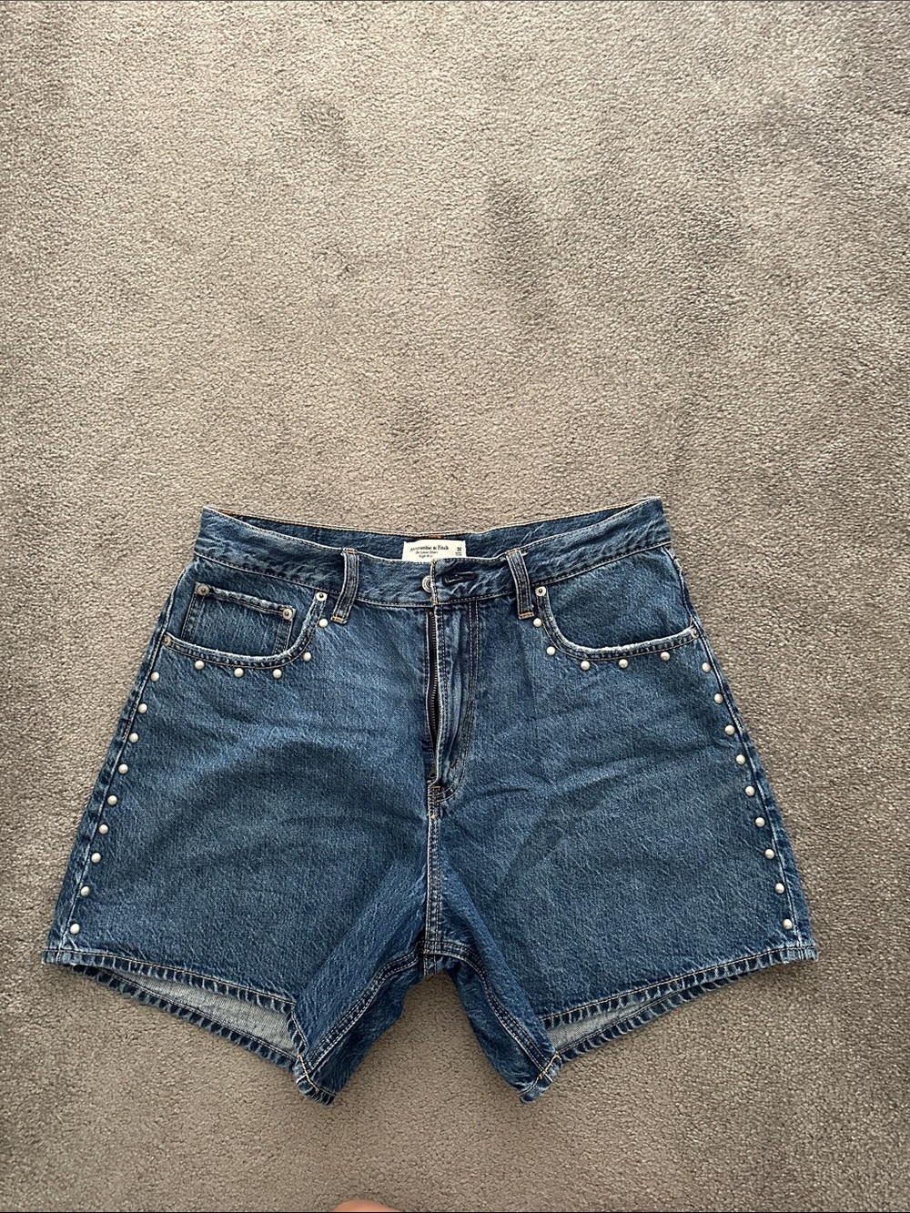 High rise loose shorts studded